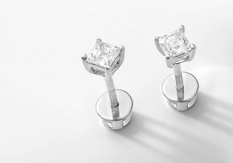 10 Ways to Clean White Gold Earrings at Home