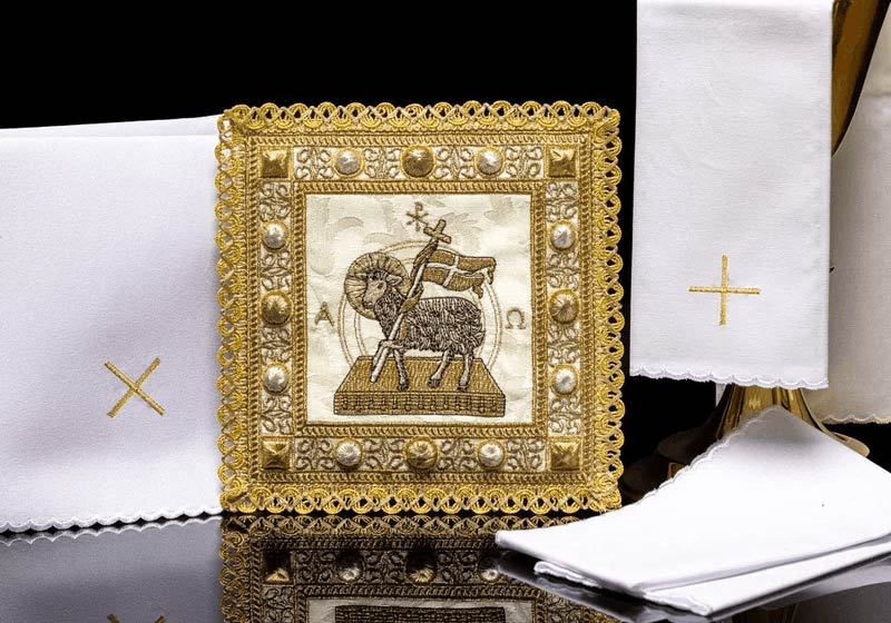 Easter Chasuble: Symbolism and Significance in the Liturgy of the Resurrection